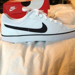 Never worn Nike Capri